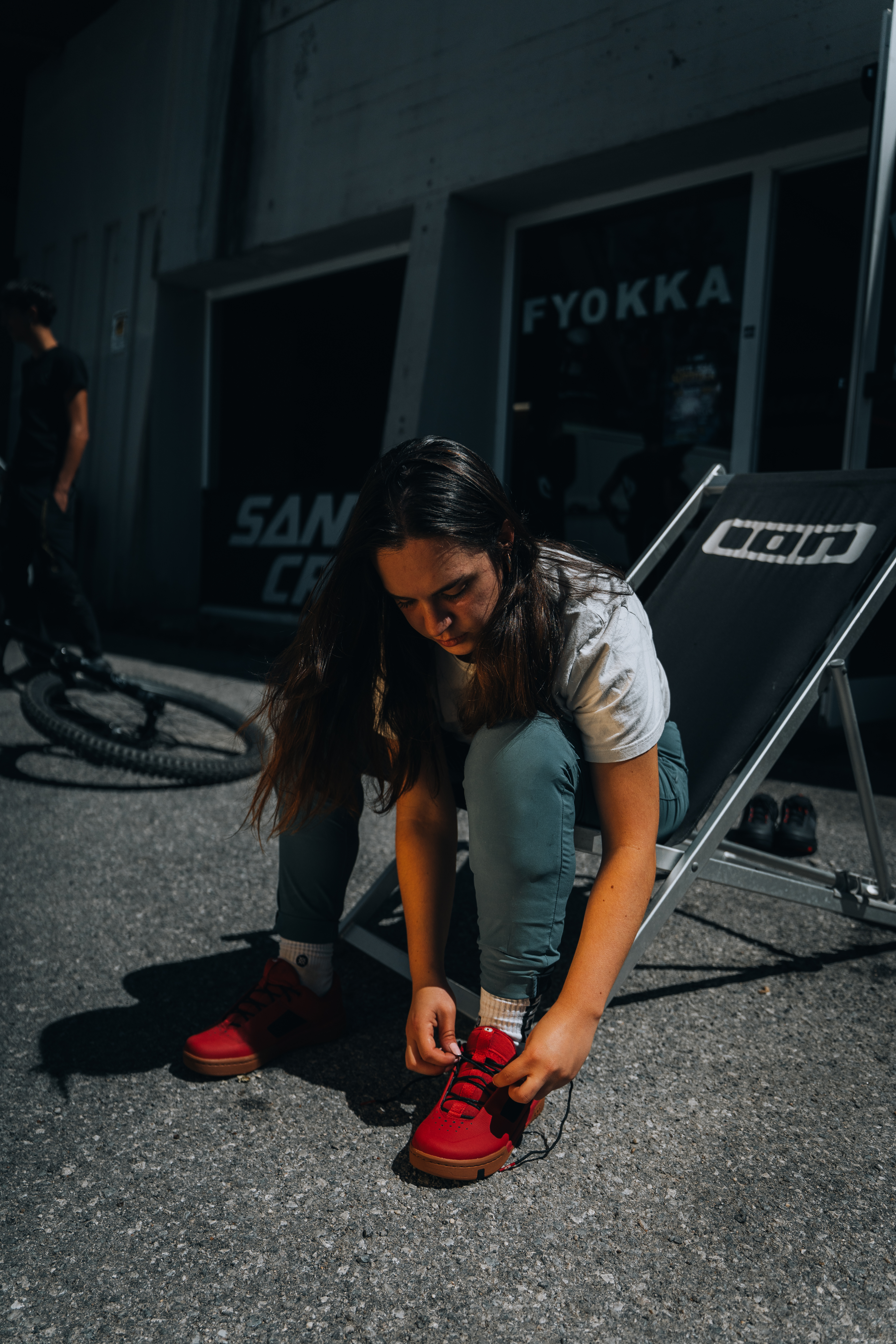 Simone De Sio al lavoro su video e fotografia
